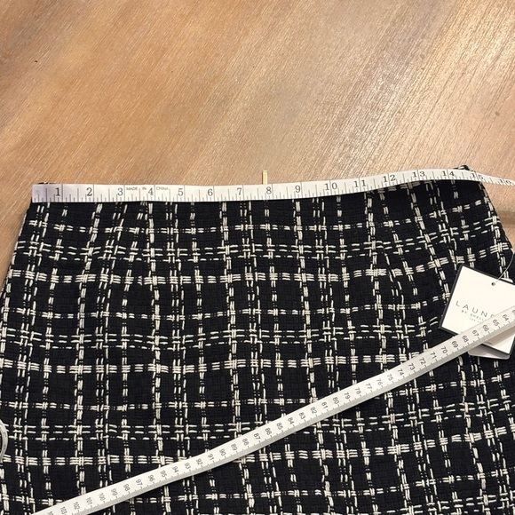 Laundry by Shelli Segal Black with White Plaid
Tweed Mini Skirt, Sz Small, NWT - Picture 9 of 10